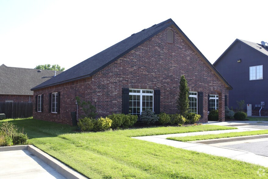 1909 W C St, Jenks, OK for lease - Building Photo - Image 2 of 12