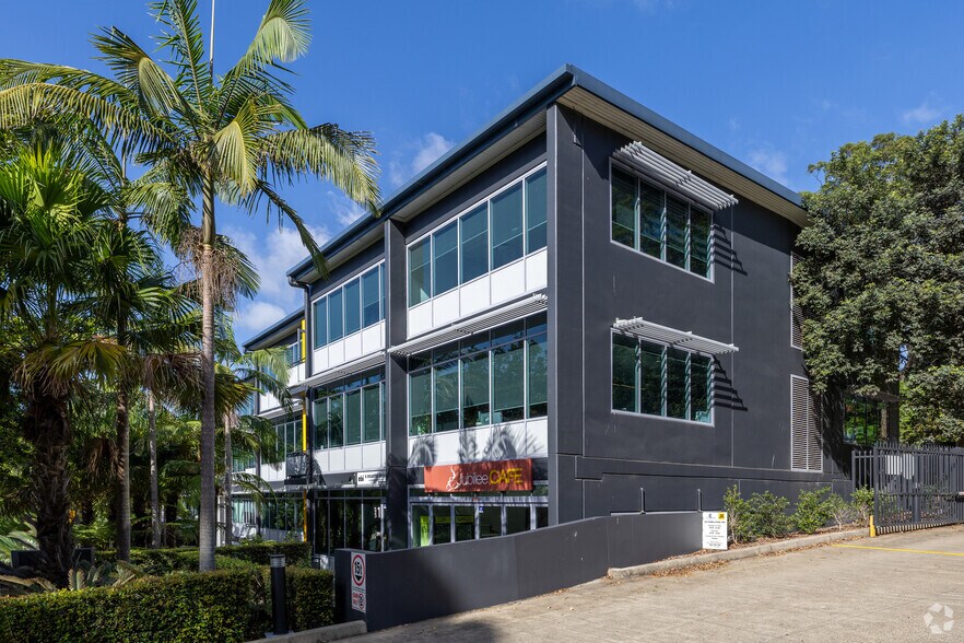 6 Jubilee Ave, Warriewood for sale - Primary Photo - Image 1 of 4
