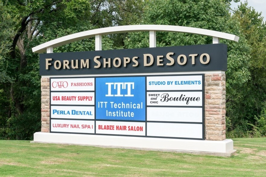 921 W Belt Line Rd, DeSoto, TX à louer - Photo du bâtiment - Image 3 de 23