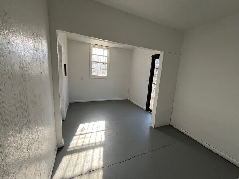 7726 Warwick Blvd, Newport News, VA à louer - Hall d’entrée - Image 3 de 14