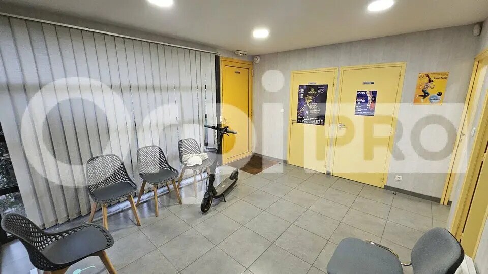 Office in Pessac for lease - Interior Photo - Image 2 of 10