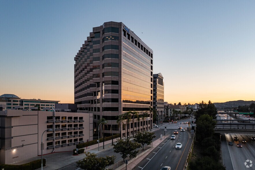 300 N Lake Ave, Pasadena, CA à louer - Photo du bâtiment - Image 3 de 11