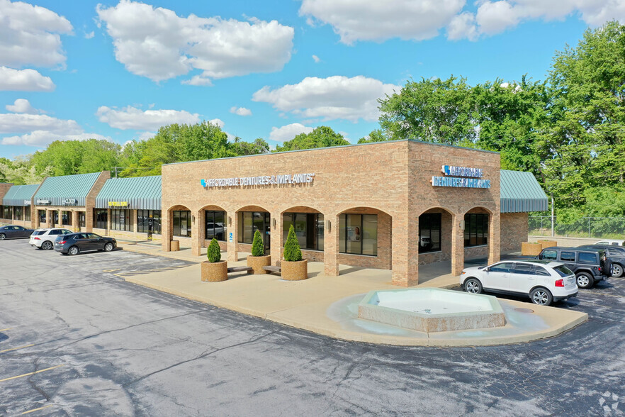 217-219 E Center Dr, Alton, IL for lease - Building Photo - Image 1 of 6