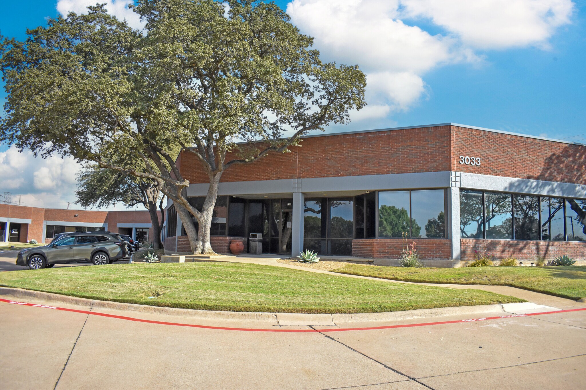 3033 Kellway Dr, Carrollton, TX à louer Photo du bâtiment- Image 1 de 10