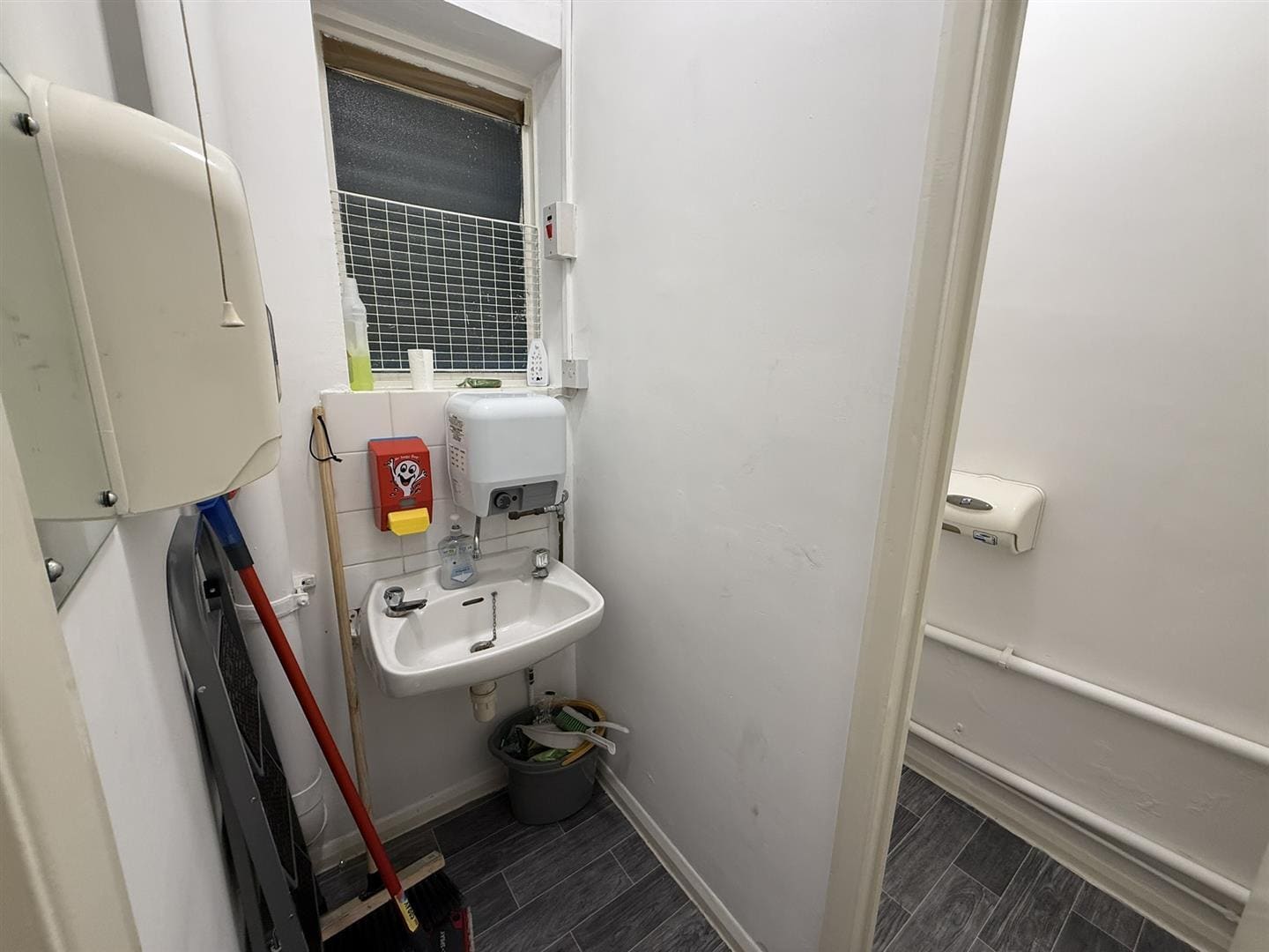 9-20 The Hive, Northfleet for lease Interior Photo- Image 1 of 8