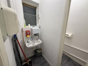 9-20 The Hive, Northfleet for lease Interior Photo- Image 1 of 8