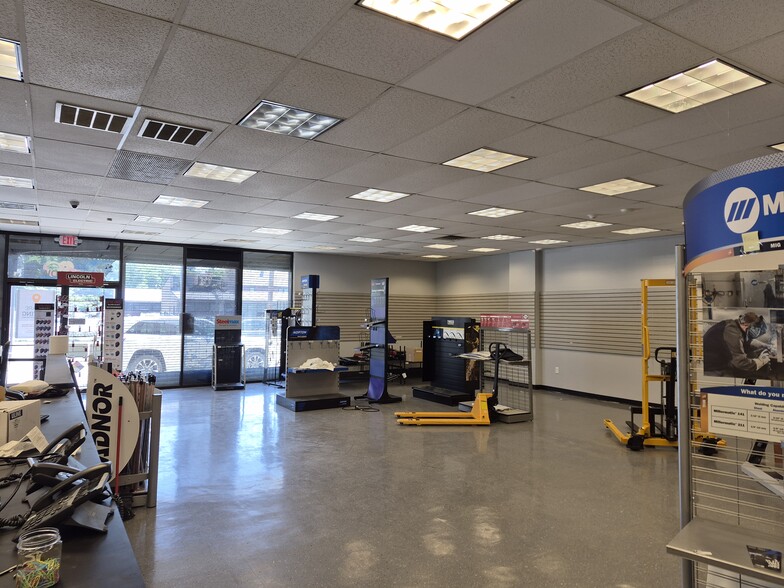 87 Broadway, Saugus, MA for lease - Interior Photo - Image 3 of 10