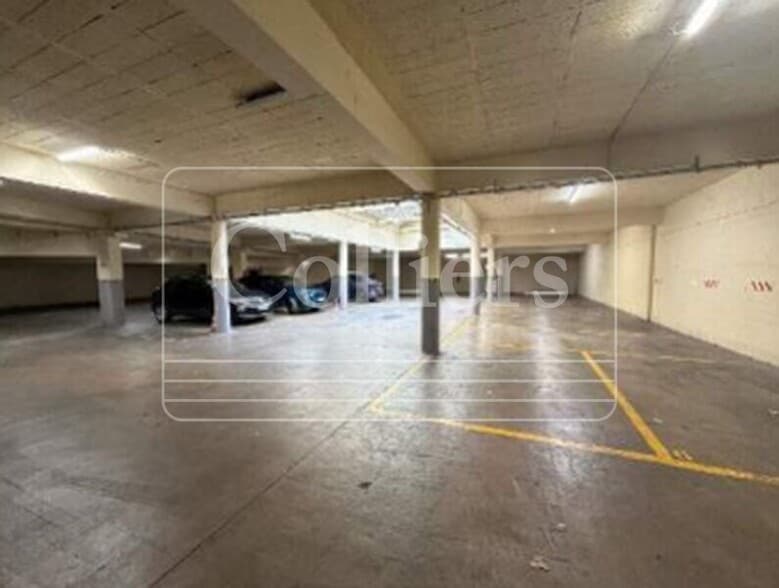 Flex in Marseille for lease - Building Photo - Image 2 of 2