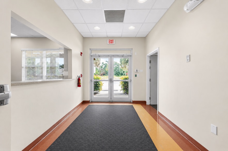 3651 Virginia Ave, Fort Pierce, FL for sale - Building Photo - Image 2 of 15