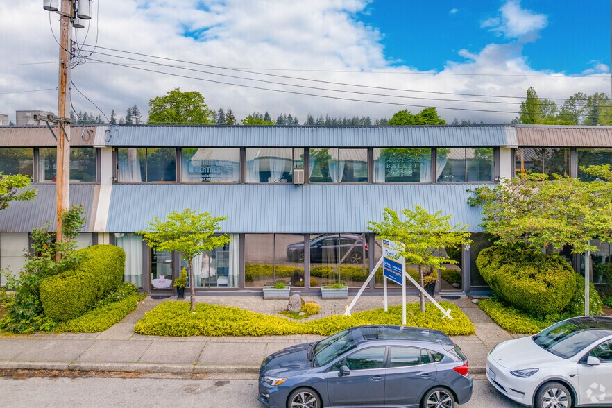 1086 W 3rd St, North Vancouver District, BC for lease - Building Photo - Image 2 of 7