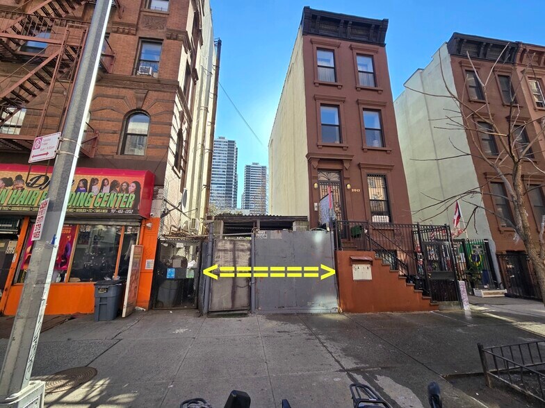 2019 Lexington ave, New York, NY à vendre - Photo du bâtiment - Image 3 de 11