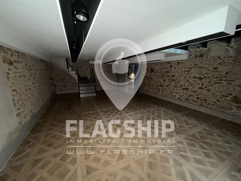 Retail in Paris for lease - Interior Photo - Image 3 of 7