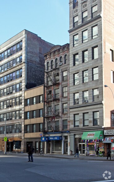 61 Fourth Ave, New York, NY à louer - Photo du bâtiment - Image 2 de 18