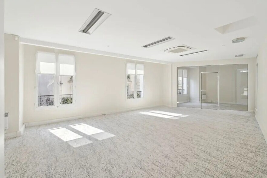 39 Rue Lucien Sampaix, Paris for lease - Building Photo - Image 2 of 9