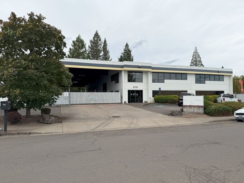 6789 SW 111th Ave, Beaverton, OR for lease - Building Photo - Image 1 of 19