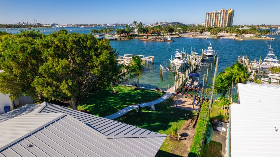 2649 Lake Dr, Riviera Beach, FL for sale - Building Photo - Image 3 of 27