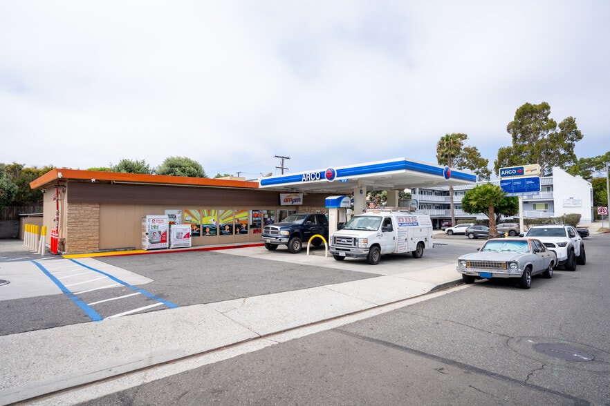 1002 Manhattan Beach Blvd, Manhattan Beach, CA for sale - Building Photo - Image 2 of 9