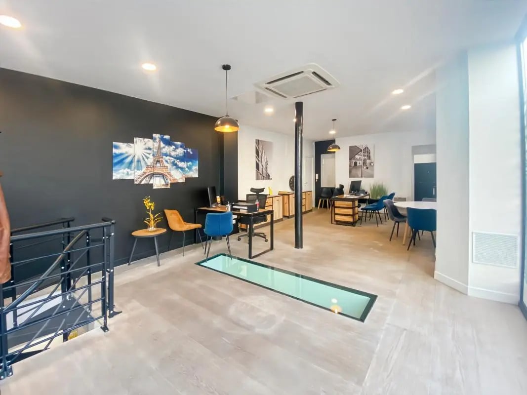 Retail in Paris for lease Building Photo- Image 1 of 9