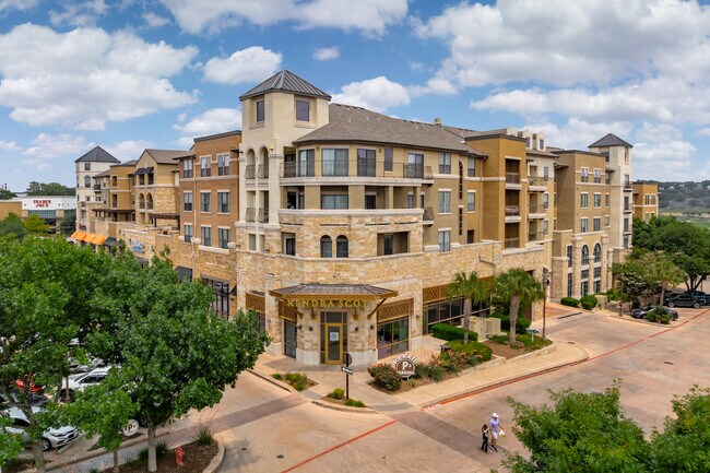 More details for 300 E Basse Rd, San Antonio, TX - Retail for Lease