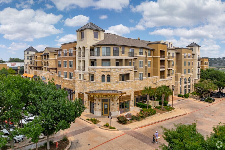 300 E Basse Rd, San Antonio, TX à louer - Photo du bâtiment - Image 1 de 30