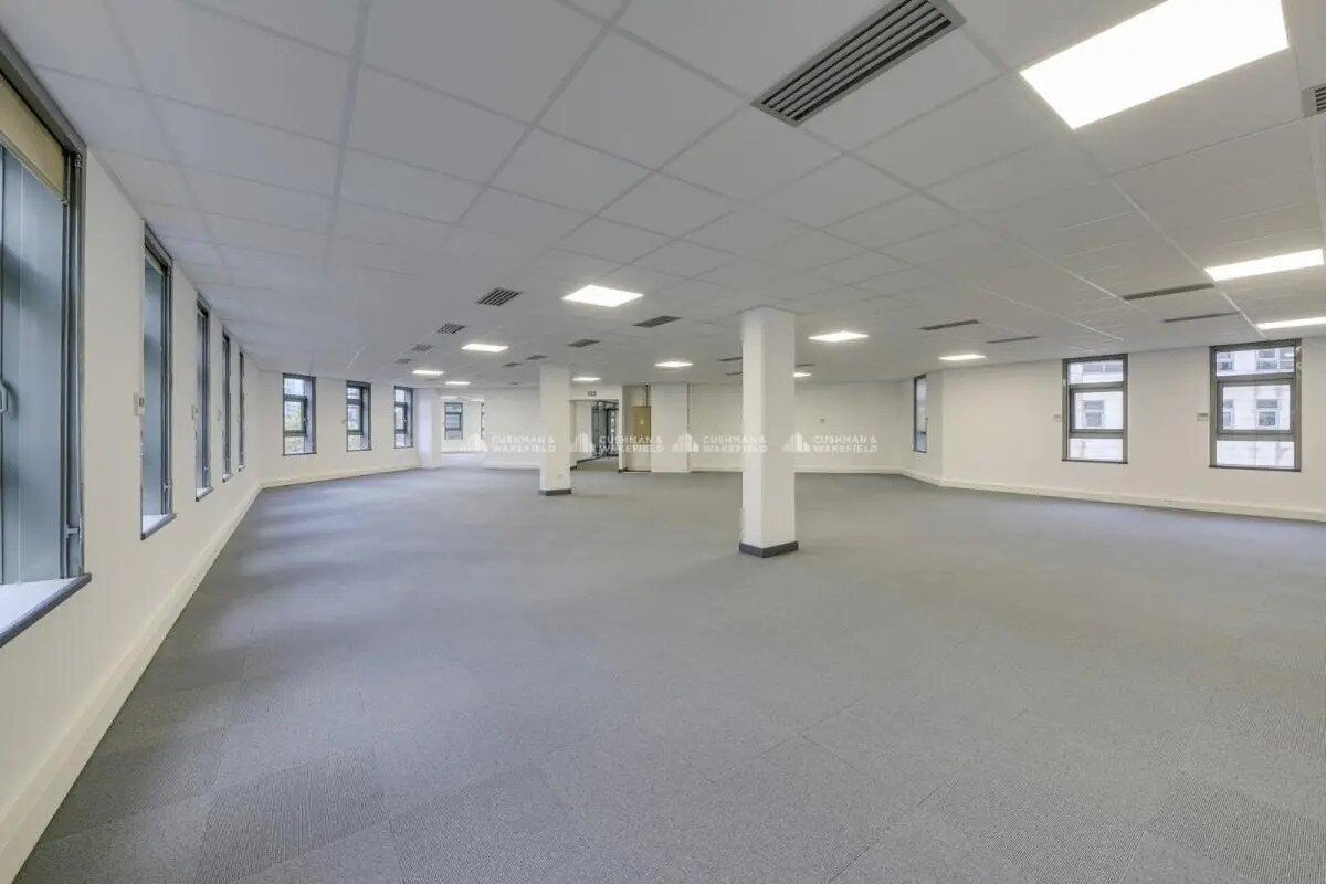 Office in Rueil-Malmaison for lease Interior Photo- Image 1 of 5