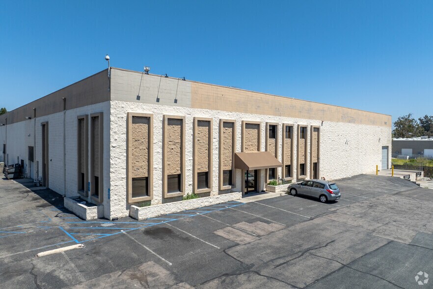 1152 Armorlite Dr, San Marcos, CA à louer - Photo du bâtiment - Image 1 de 8