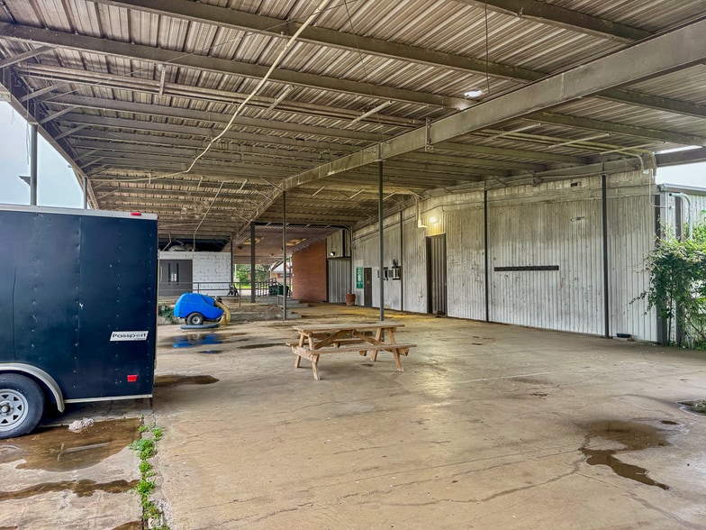 300 W School St, Madisonville, TX à vendre - Photo du bâtiment - Image 3 de 33