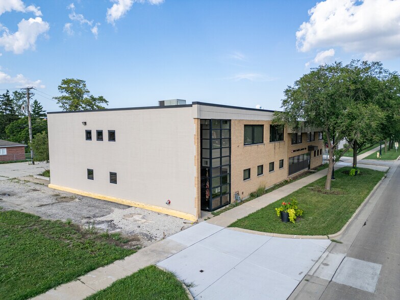 5430 Saint Charles Rd, Berkeley, IL à vendre - Photo du bâtiment - Image 3 de 33