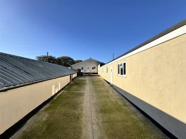 Claverhambury Rd, Waltham Abbey à vendre - Photo du bâtiment - Image 3 de 10