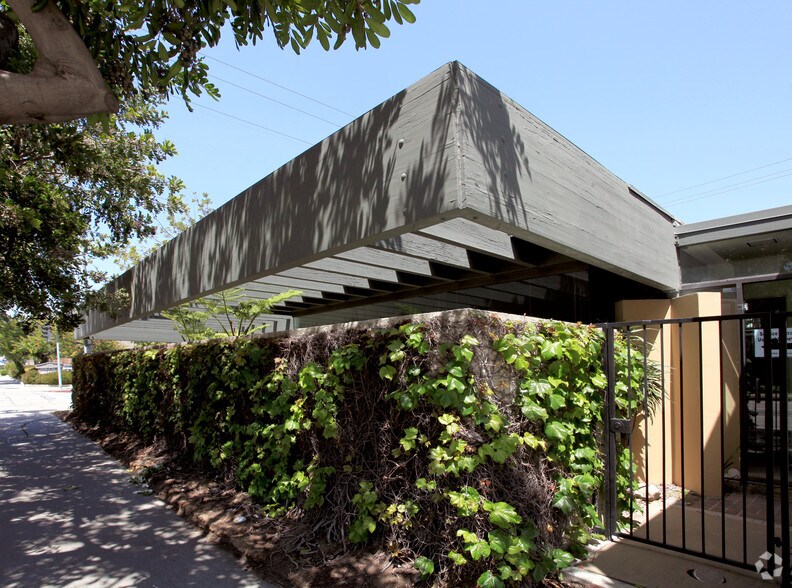 296 Redondo Ave, Long Beach, CA à louer - Photo du bâtiment - Image 2 de 5