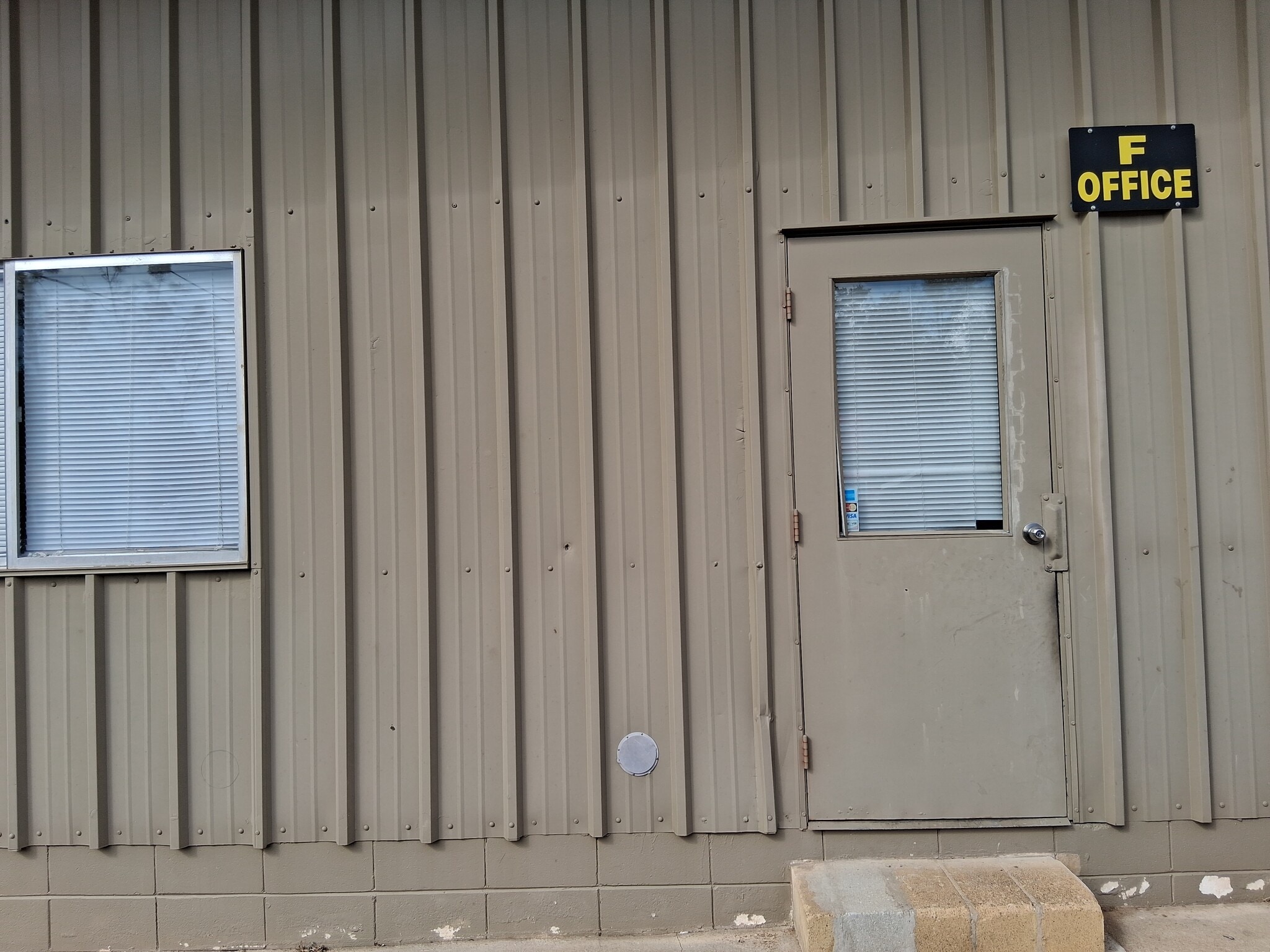 942 Capital Cir NW, Tallahassee, FL à louer Photo du bâtiment- Image 1 de 4