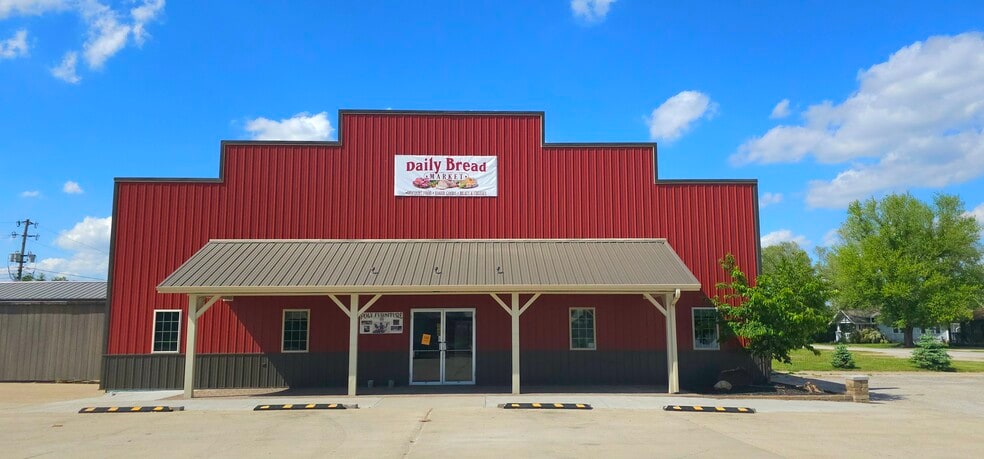 100 W Pleasant, Cincinnati, IA for sale - Primary Photo - Image 2 of 32