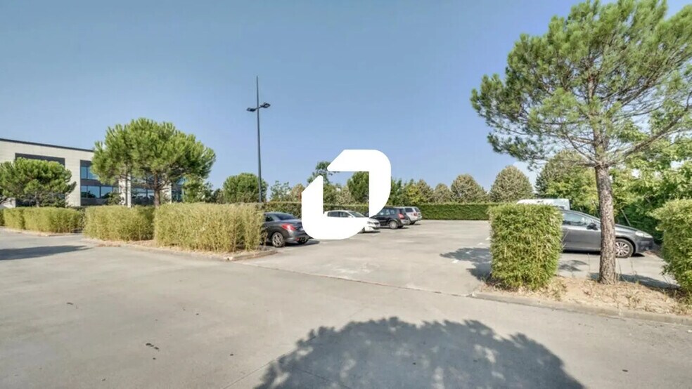 Office in Lieusaint for lease - Building Photo - Image 2 of 13