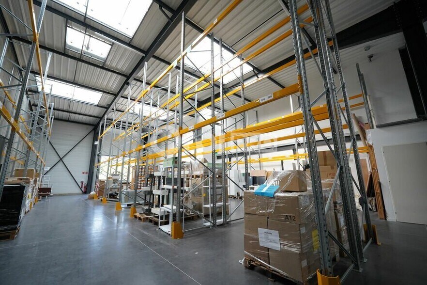 Flex in Sathonay Camp for lease - Interior Photo - Image 1 of 20