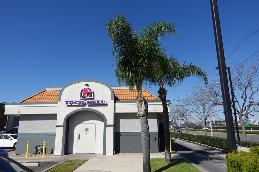 16555 Von Karman Ave, Irvine, CA for lease - Building Photo - Image 3 of 14