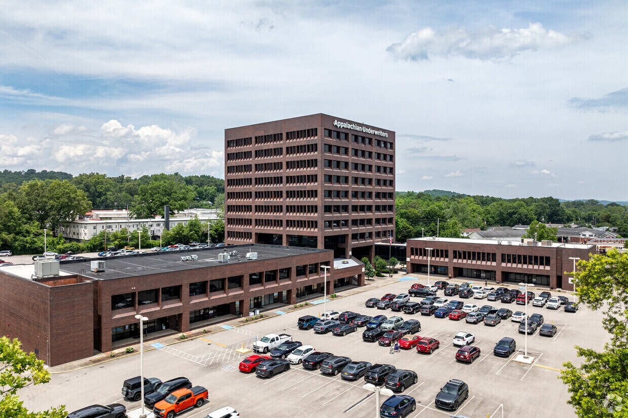 800 Oak Ridge Tpke, Oak Ridge, TN for lease Building Photo- Image 1 of 17