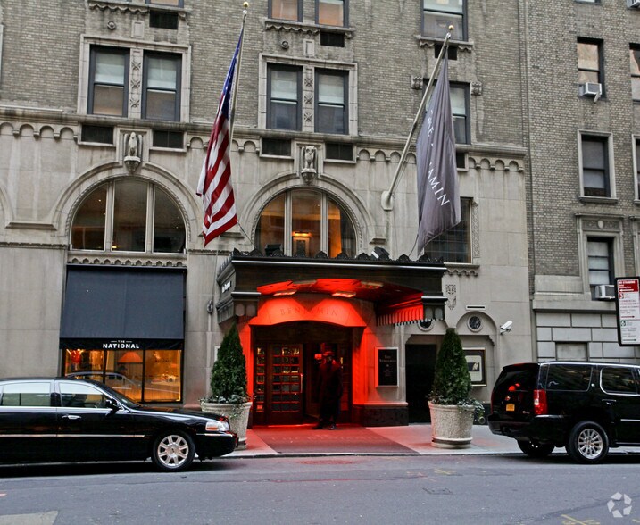 125 E 50th St, New York, NY à louer - Photo du bâtiment - Image 3 de 8