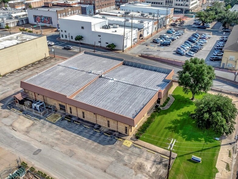 202 N Angelina Ave, Lufkin, TX à vendre - Photo du bâtiment - Image 2 de 31