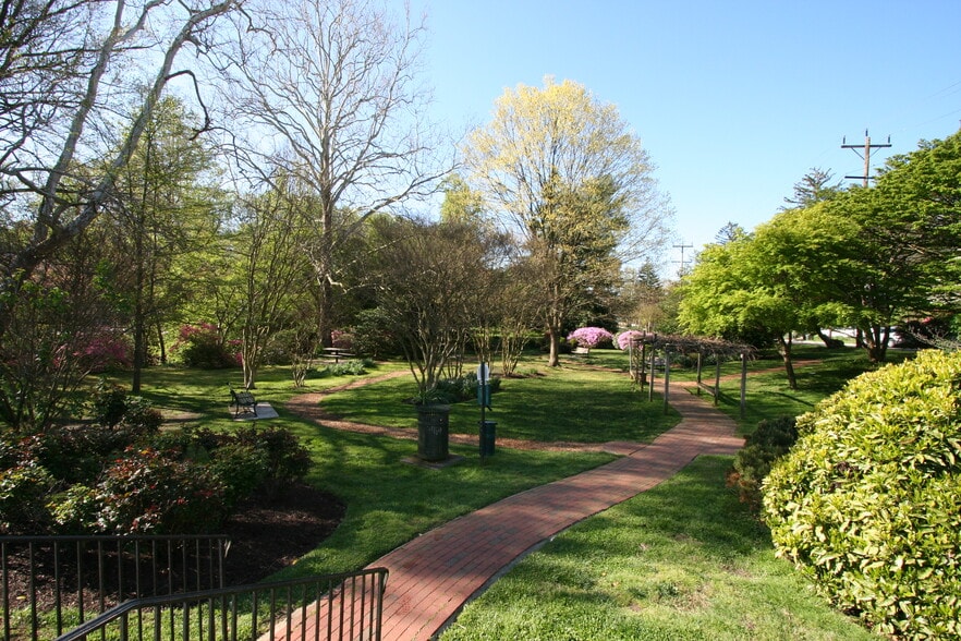 3720 Farragut Ave, Kensington, MD à louer - Photo du bâtiment - Image 3 de 15