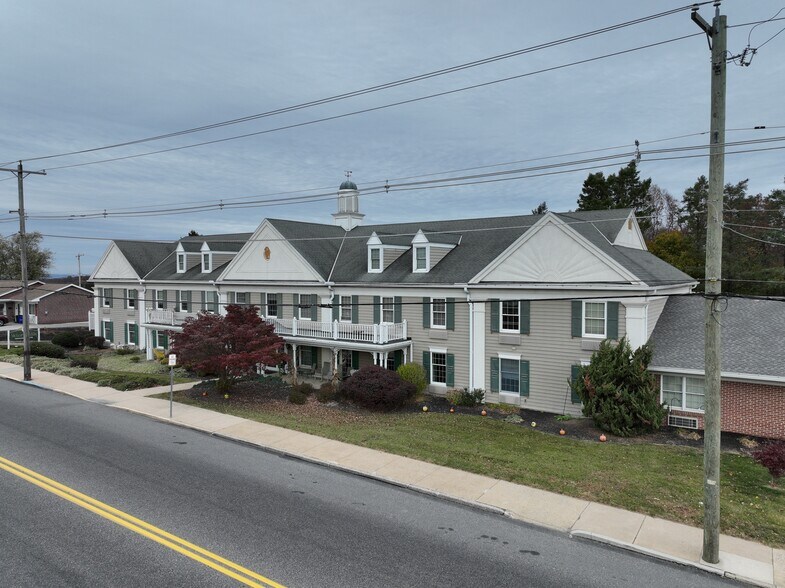 621-623 E Main St, Dallastown, PA à vendre - Photo du bâtiment - Image 3 de 11