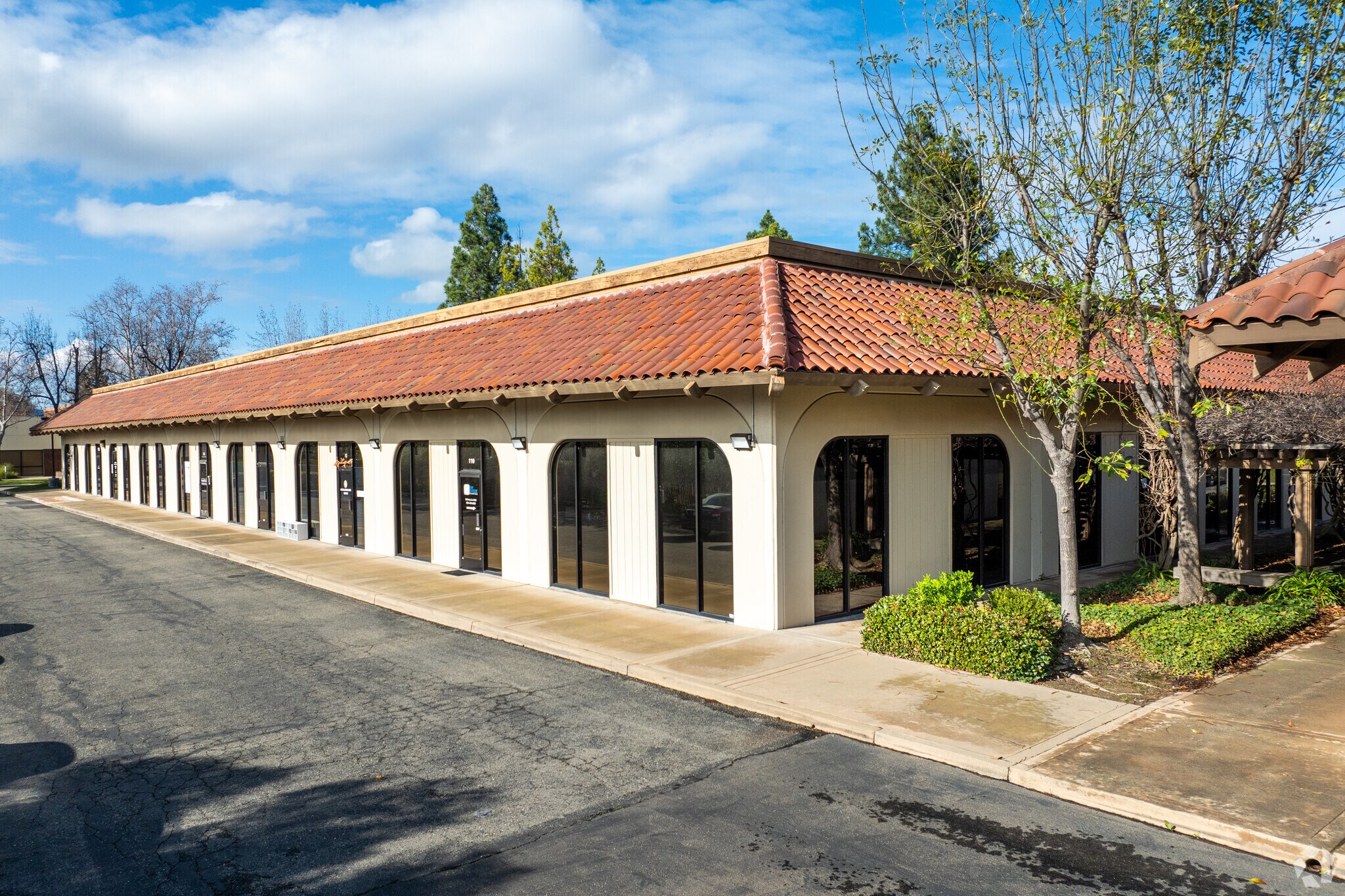 1024 Serpentine Ln, Pleasanton, CA à louer Photo principale- Image 1 de 23