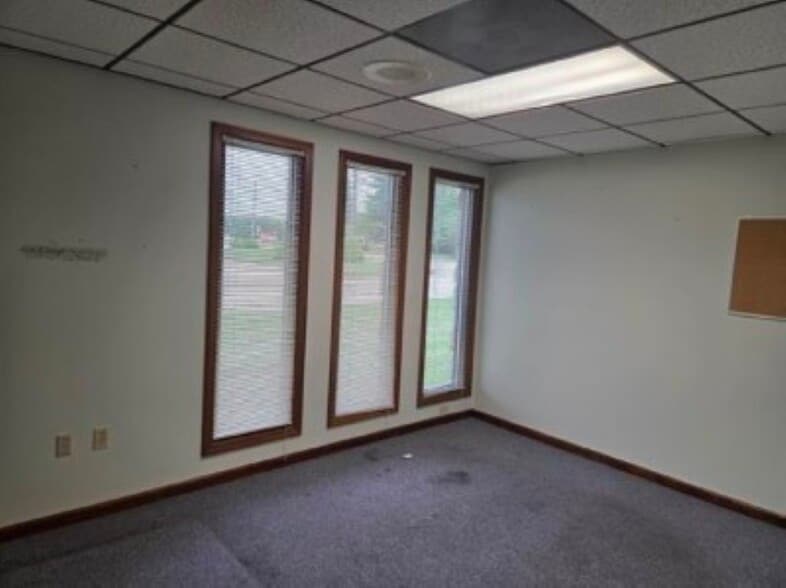 418 S 36th St, Quincy, IL for lease - Interior Photo - Image 3 of 8