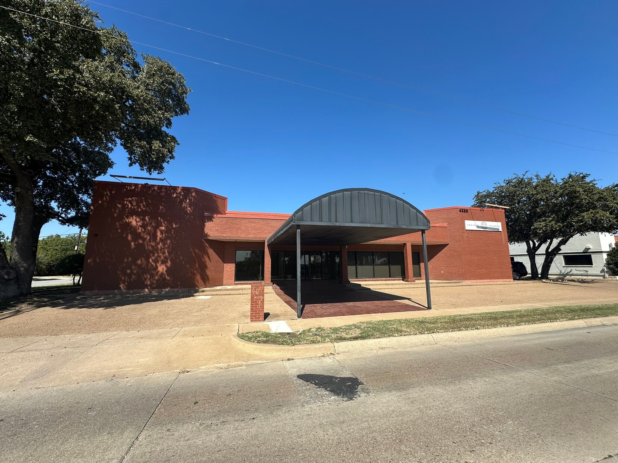 4330 W Vickery Blvd, Fort Worth, TX for lease Building Photo- Image 1 of 5