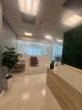 175 SW 7th St, Miami, FL à louer Photo intérieure- Image 2 de 9