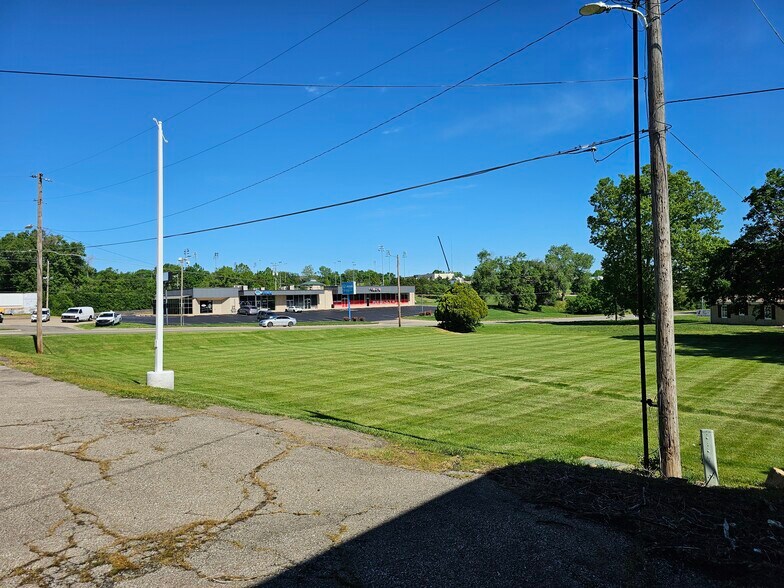 2865 SE Kansas Pl, Topeka, KS à louer - Photo du bâtiment - Image 2 de 6