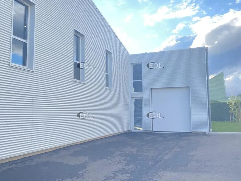 Industrial in Chassieu for lease - Building Photo - Image 2 of 10