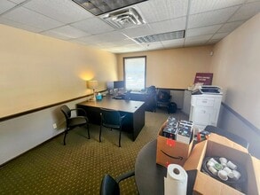 2110 Kanawha Blvd E, Charleston, WV for lease Interior Photo- Image 2 of 2