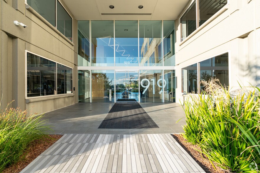 919 E Hillsdale Blvd, Foster City, CA à louer - Photo du bâtiment - Image 2 de 11