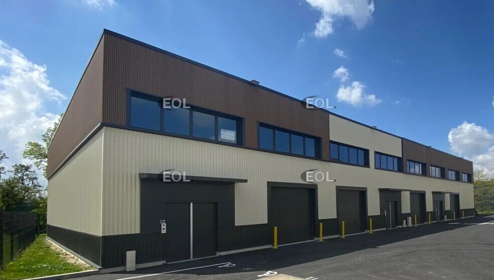 Flex in Marcoussis for sale - Building Photo - Image 3 of 8