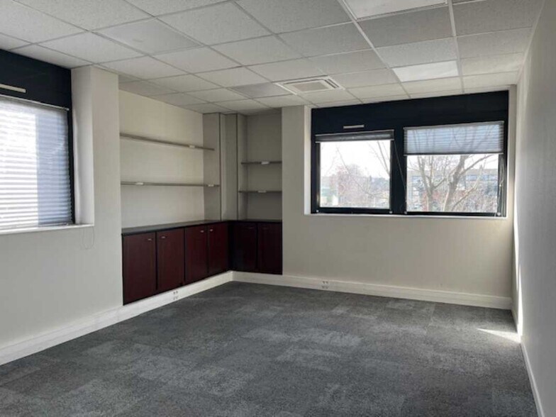 Office in Toulouse for lease - Building Photo - Image 3 of 11